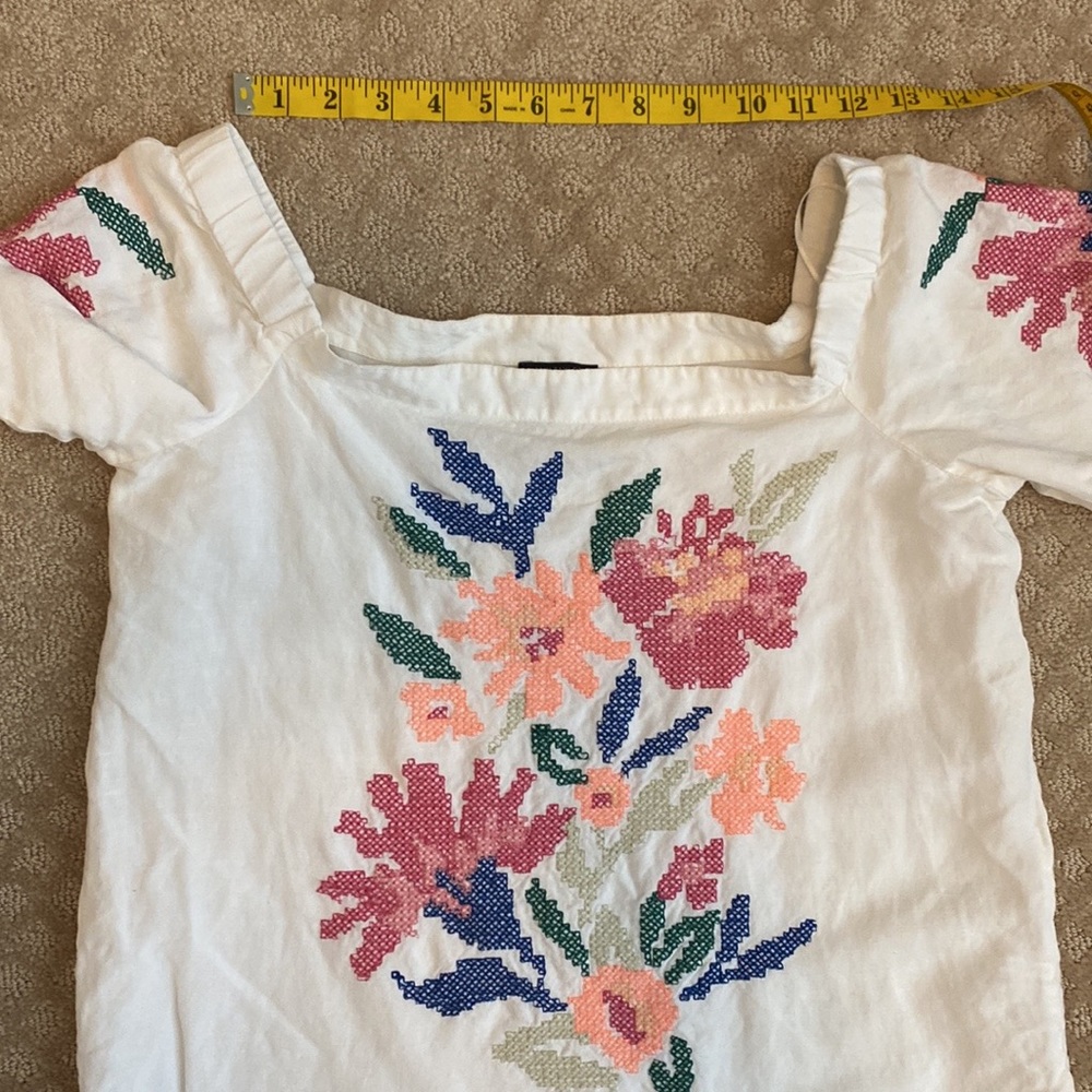 White & Multicolor Embroidery Peasant Top size XS Petite - Picture 6 of 10